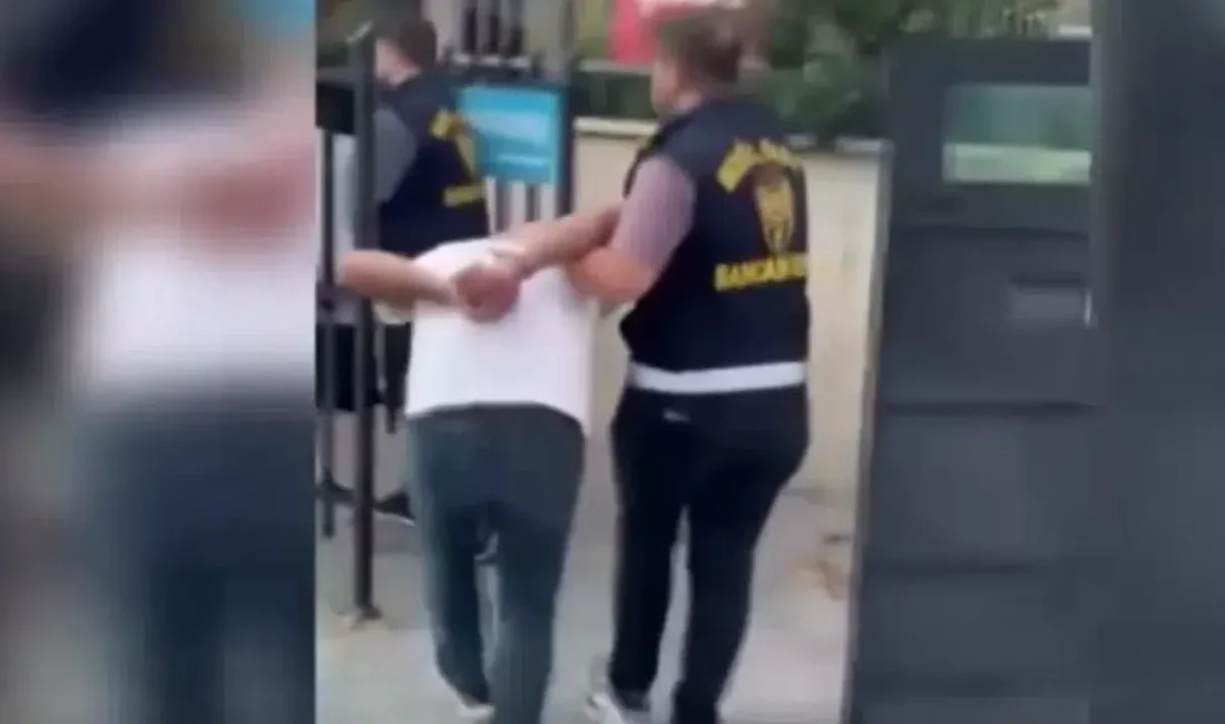 İstanbul Kadıköy’de emniyet güçlerinin takibinde olan uyuşturucu tacirine yönelik dev
