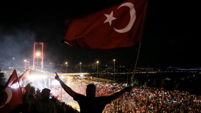 Türkiye, 15 Temmuz hain darbe girişiminin 10. yılında şehitlerini anmak