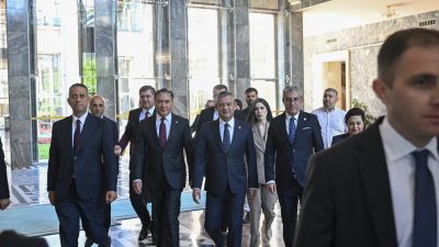İstinaf mahkemesinin verdiği “mutlak butlan” kararı sonrası çalkalanan CHP’de ipler
