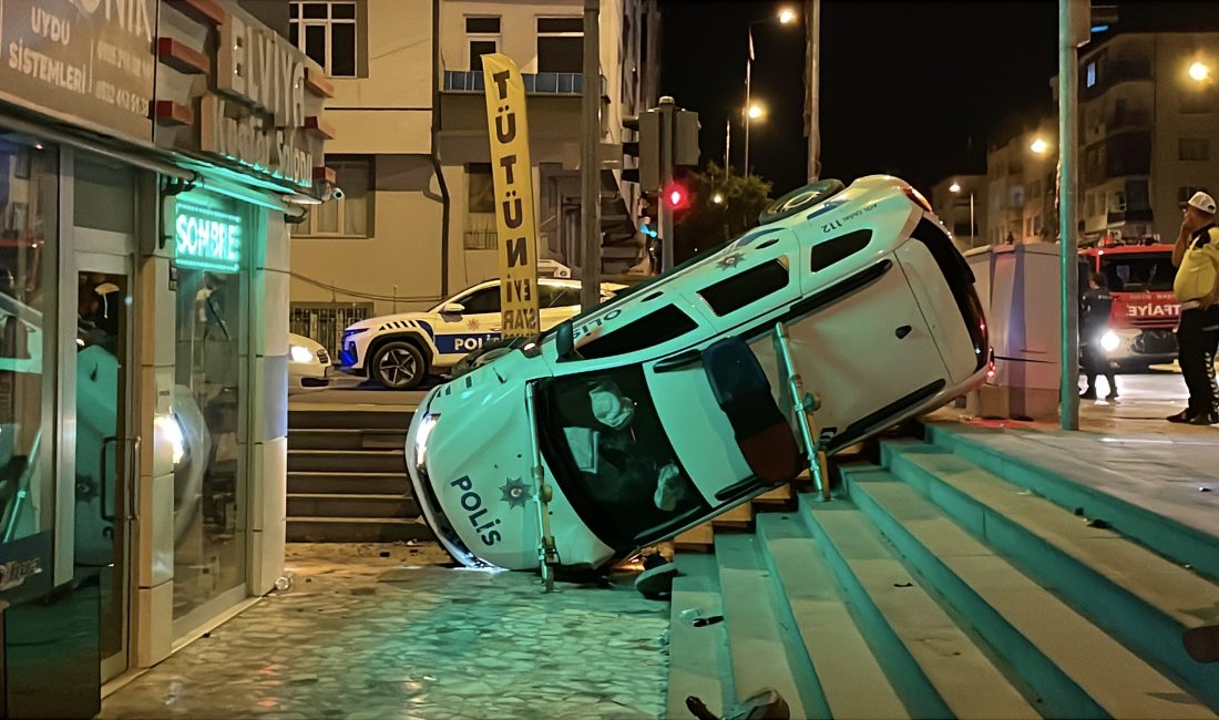 Kayseri’nin Kocasinan ilçesinde polis aracı ile bir otomobilin çarpışması sonucu