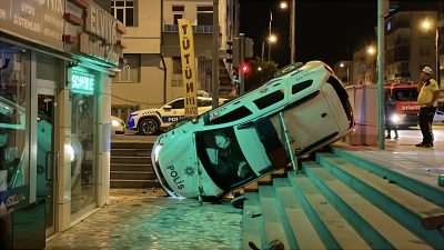 Kayseri’nin Kocasinan ilçesinde polis aracı ile bir otomobilin çarpışması sonucu
