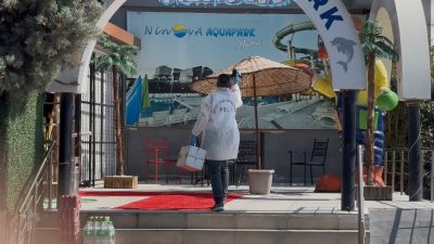 Bursa’daki bir su parkında çalışan 16 yaşındaki Aytuğ Kale, dengesini