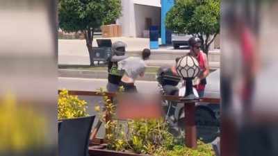 Mersin’de trafikte birbirine giren kamyonet ve motosiklet sürücülerinin sosyal medyada