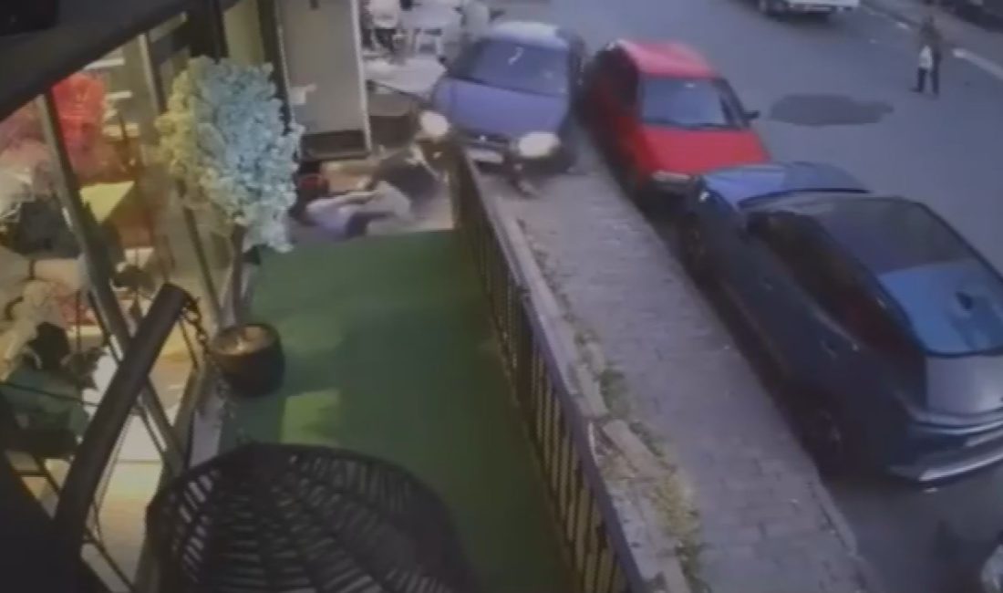 Arnavutköy’de kontrolden çıkan bir otomobilin önce bebek arabasına ardından kaldırımda