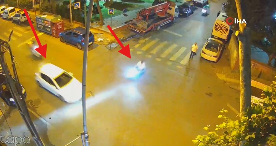 İstanbul Bahçelievler’de ara sokaktan aniden çıkan otomobile çarpmamak için hamle