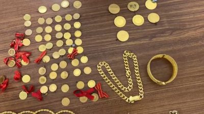 Adıyaman’da apartman girişinde sahipsiz bir çanta bulan 65 yaşındaki kadın,