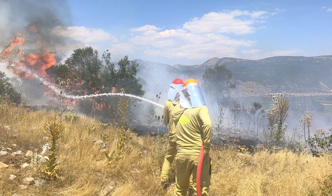 Muğla’nın Menteşe ilçesinde aniden yükselen alevler ekipleri kırmızı alarma geçirdi.