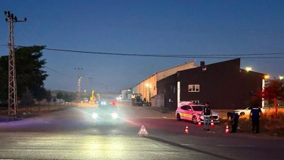 Kayseri’nin Tomarza ilçesinde iki aracın çarpışmasının ardından başlayan gerilim, akılalmaz