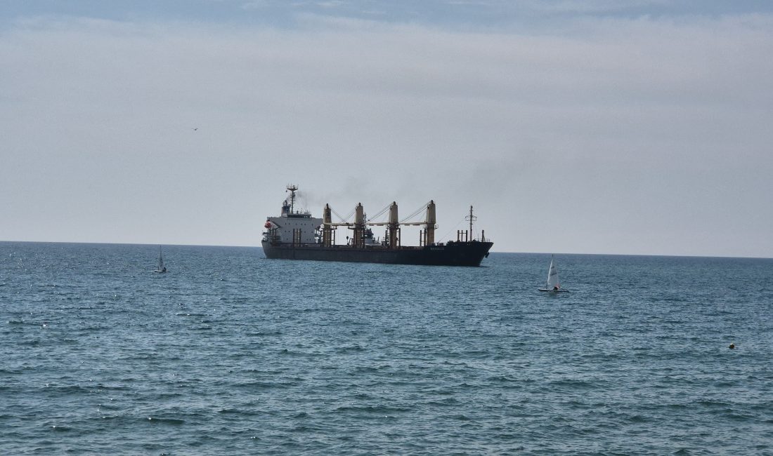 Tekirdağ Süleymanpaşa açıklarında karaya oturan ve 4 gündür kurtarılmayı bekleyen