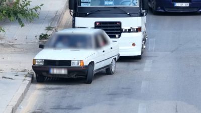 Kırıkkale’de polisin gerçekleştirdiği dron destekli trafik denetiminde, kontrol noktasını fark