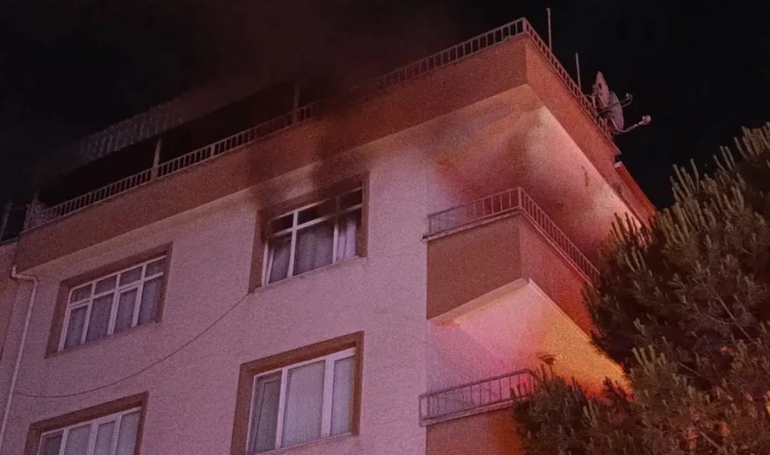 Bursa’nın İnegöl ilçesinde gece saatlerinde bir apartman dairesinden yükselen alevler