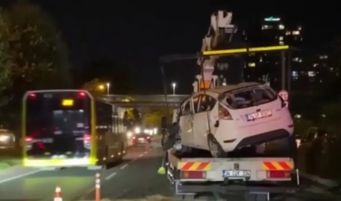 Bakırköy’de sürücüsünün kontrolünden çıkan bir otomobilin refüje çarptıktan sonra takla