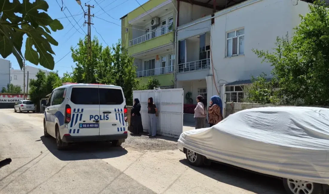 Adıyaman merkezde yürekleri ağza getiren olayda, iki katlı bir binanın