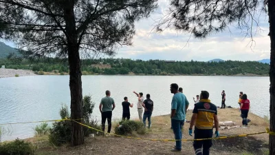 Burdur’un Bucak ilçesinde serinlemek amacıyla Onaç Barajı’na giren bir genç,