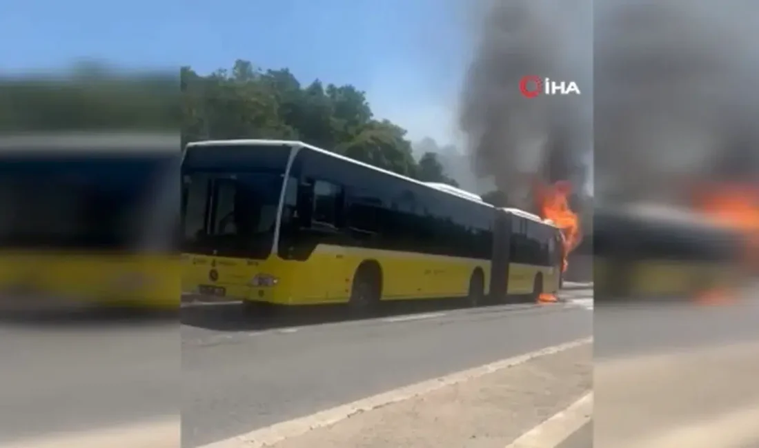 İstanbul’un Ataşehir ilçesinde seyir halindeki bir İETT otobüsünün motor kısmında
