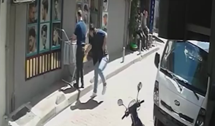 İstanbul Kağıthane’de akıllara durgunluk veren bir şiddet olayı yaşandı. Tıraş