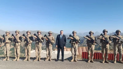 Şemdinli sınırındaki en kritik askeri noktalardan birini ziyaret eden İçişleri