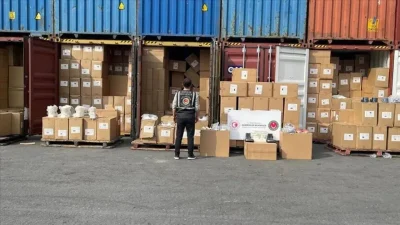 Ticaret Bakanlığı Gümrükler Muhafaza ekipleri gümrük kapılarında kaçakçılara göz açtırmıyor.