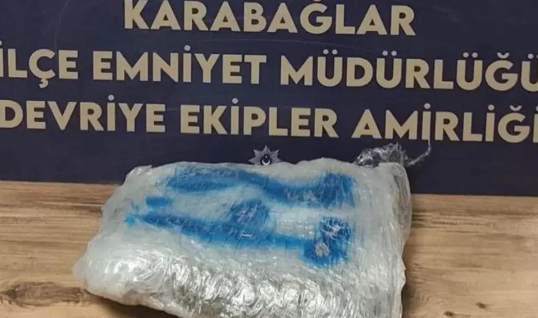 İzmir’in Karabağlar ilçesinde, sakladığı uyuşturucu maddeyi alarak motosikletiyle izini kaybettirmeye