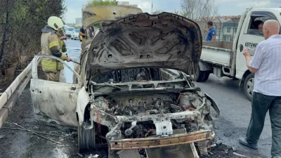 İstanbul Bayrampaşa’da seyir halindeki bir otomobilde çıkan yangın büyük paniğe