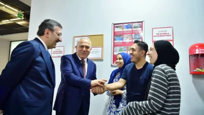 Cumhurbaşkanı Yardımcısı Cevdet Yılmaz, Fatih Merkez Kütüphanesi’ne sürpriz bir ziyaret