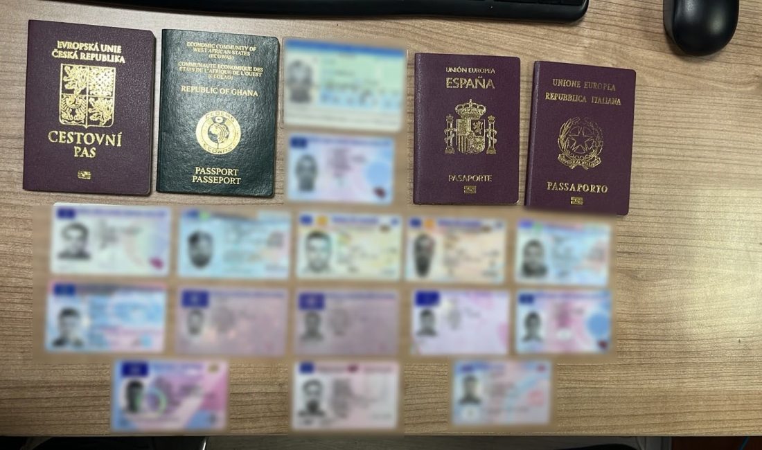 İstanbul’da polisin takibe aldığı kargo gönderilerinden çıkan sahte pasaport, kimlik