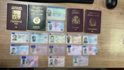İstanbul’da polisin takibe aldığı kargo gönderilerinden çıkan sahte pasaport, kimlik