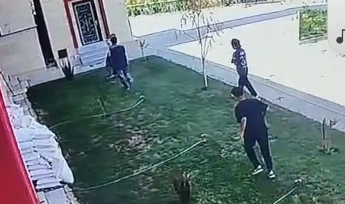 Kütahya’da Kevser Camii avlusunda yaşanan akılalmaz olay, güvenlik kameraları tarafından
