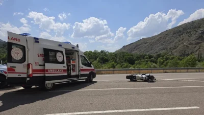Erzurum’un İspir ilçesinde seyir halindeki bir motosikletin kontrolden çıkarak devrilmesi