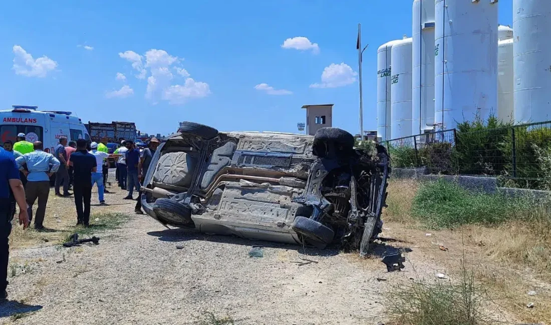 Gaziantep-Nizip karayolunda meydana gelen feci kazada, kontrolden çıkarak takla atan