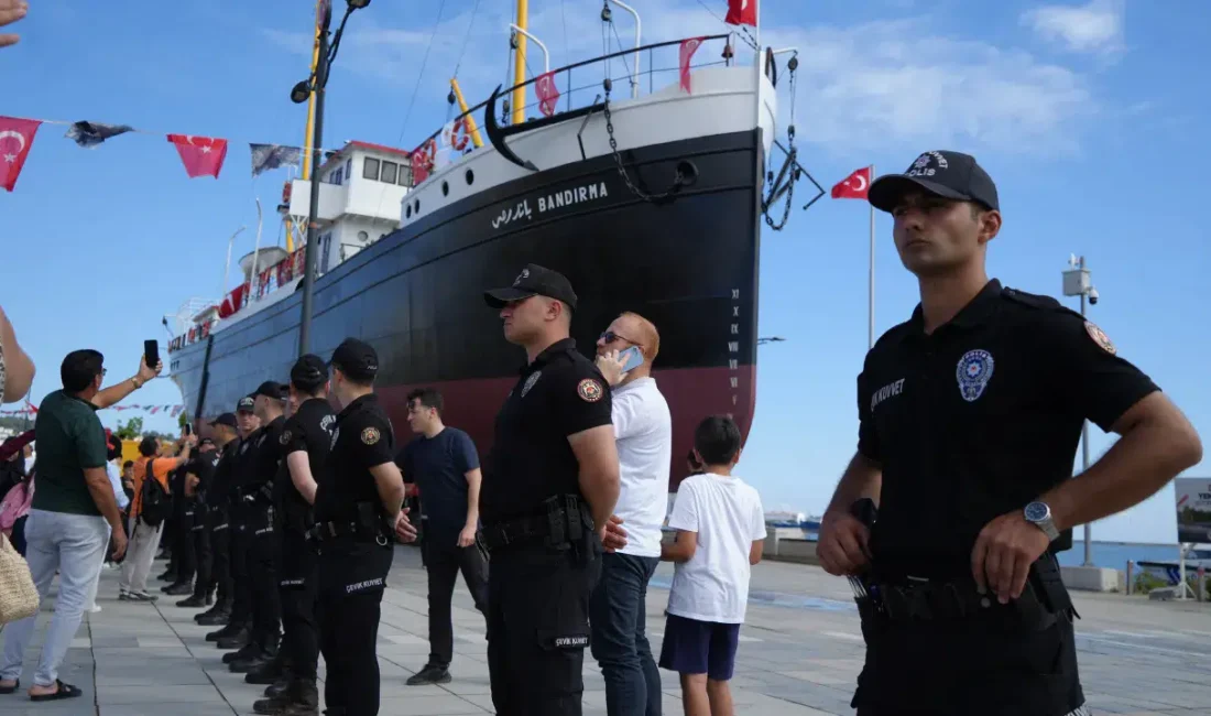 Türkiye Cumhuriyeti’nin kuruluş sembollerinden Bandırma Vapuru Müzesi, Samsun’da nefes kesen