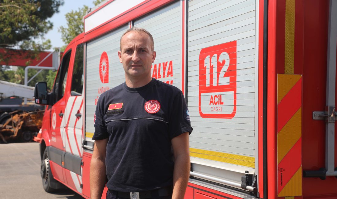 Antalya’da hava sıcaklıklarının 40 derecenin üzerine çıkmasıyla birlikte itfaiye ekiplerinden