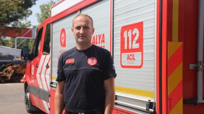 Antalya’da hava sıcaklıklarının 40 derecenin üzerine çıkmasıyla birlikte itfaiye ekiplerinden
