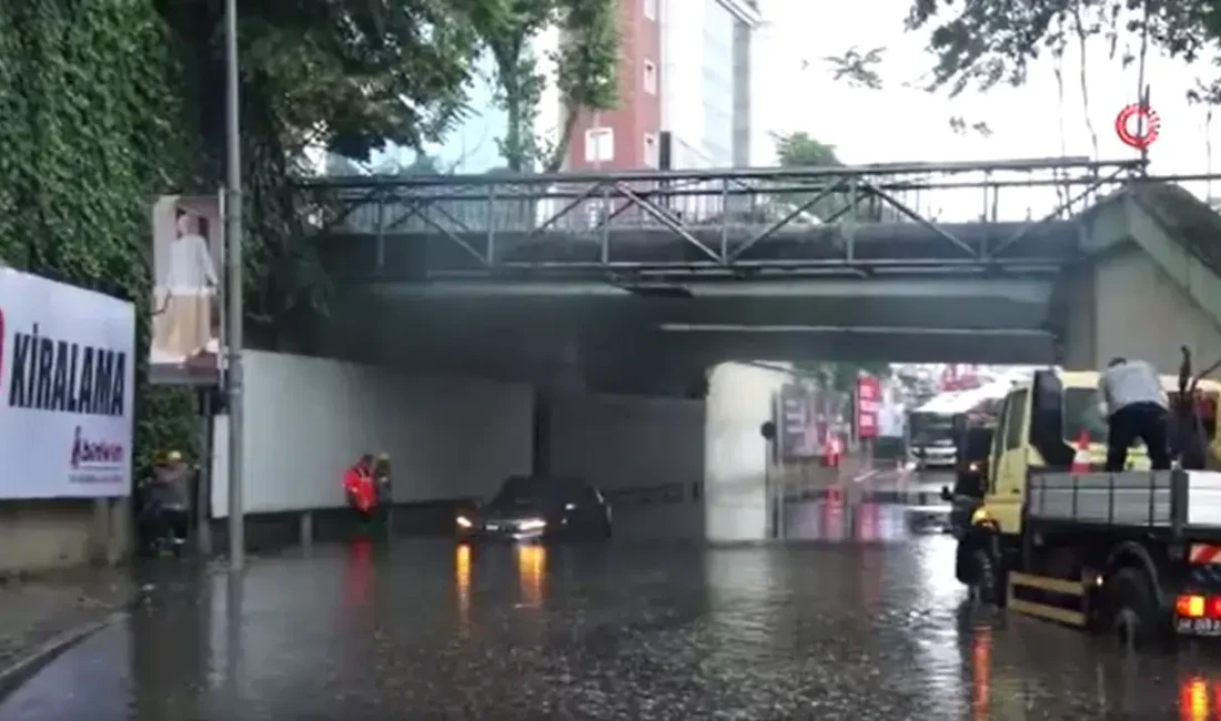 İstanbul’da aniden bastıran sağanak yağış megakenti adeta esir alırken, en