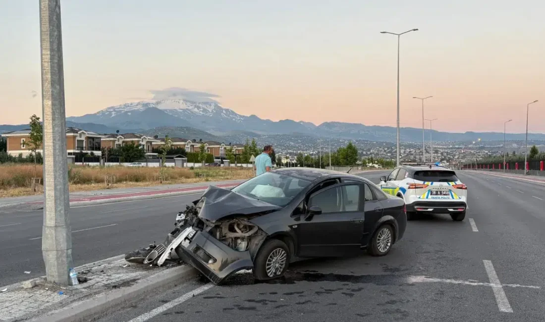 Kayseri’nin Melikgazi ilçesinde meydana gelen korkunç kazada, kontrolden çıkan bir