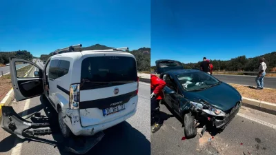 Balıkesir’in Burhaniye ilçesinde iki otomobilin çarpışması sonucu meydana gelen trafik