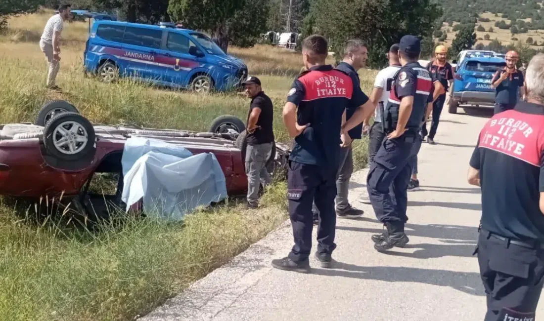 Burdur’da kontrolden çıkan bir otomobilin şarampole devrilmesi sonucu meydana gelen