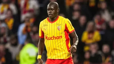 Yaz transfer döneminde Fenerbahçe’nin stoper adayları arasında gösterilen Malang Sarr,