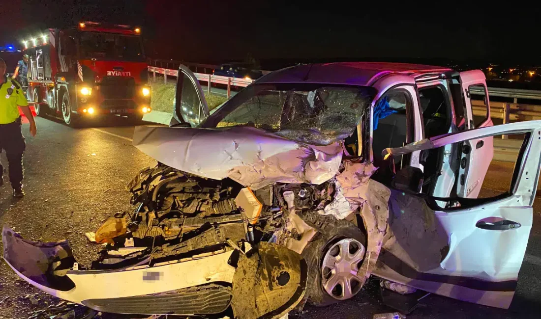 Malatya’da hafif ticari araç ile otomobilin çarpışması sonucu ortalık adeta