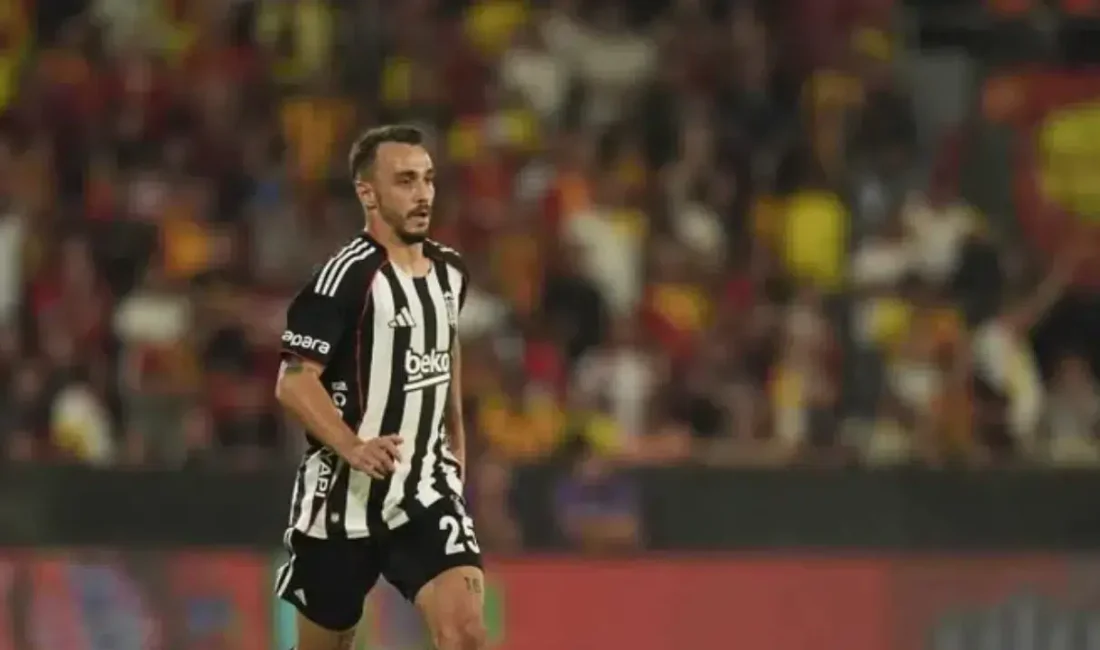 Beşiktaş, kadrosunda yer alan profesyonel futbolcusu Gökhan Sazdağı ile yollarını
