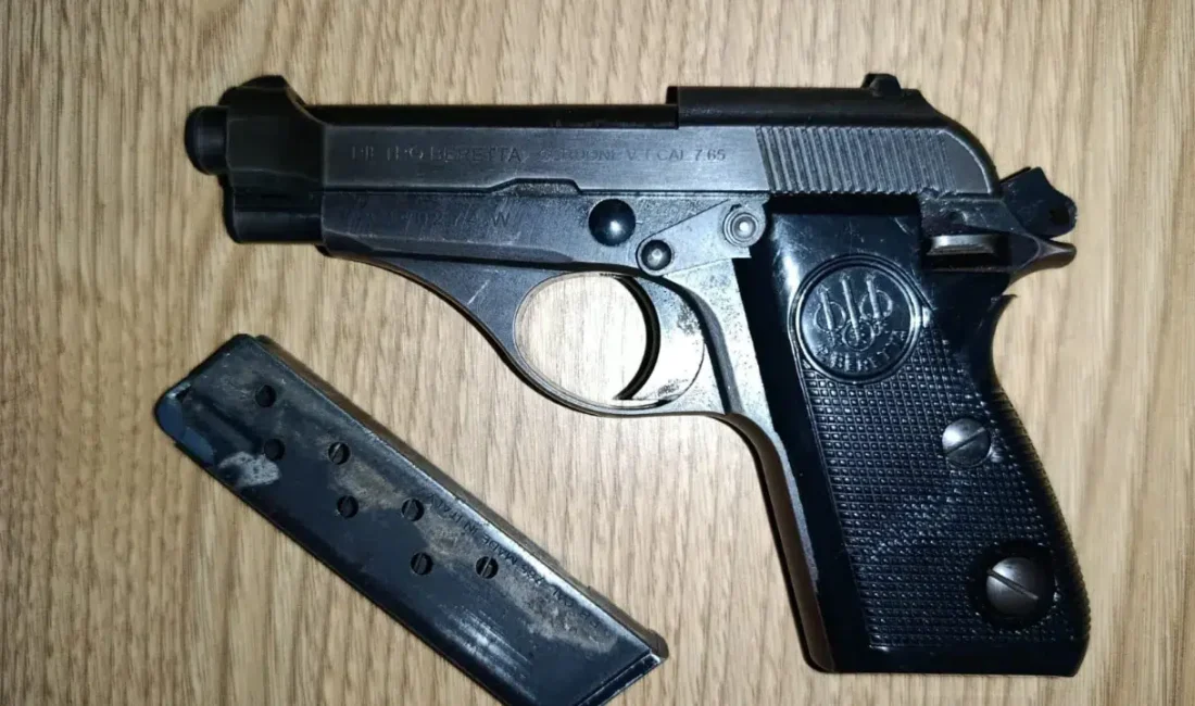 Hatay’da düzenlenen asker uğurlama töreninde elindeki silahla havaya ateş açarak