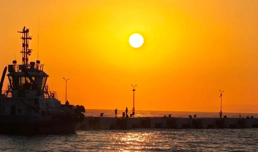 Ege’nin en çok tercih edilen turizm merkezlerinden Kuşadası, yaz akşamlarında