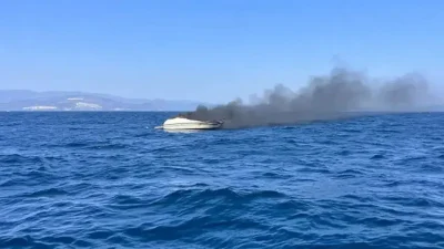 Aydın’ın Didim ilçesi açıklarında özel bir teknede çıkan yangın, denizin