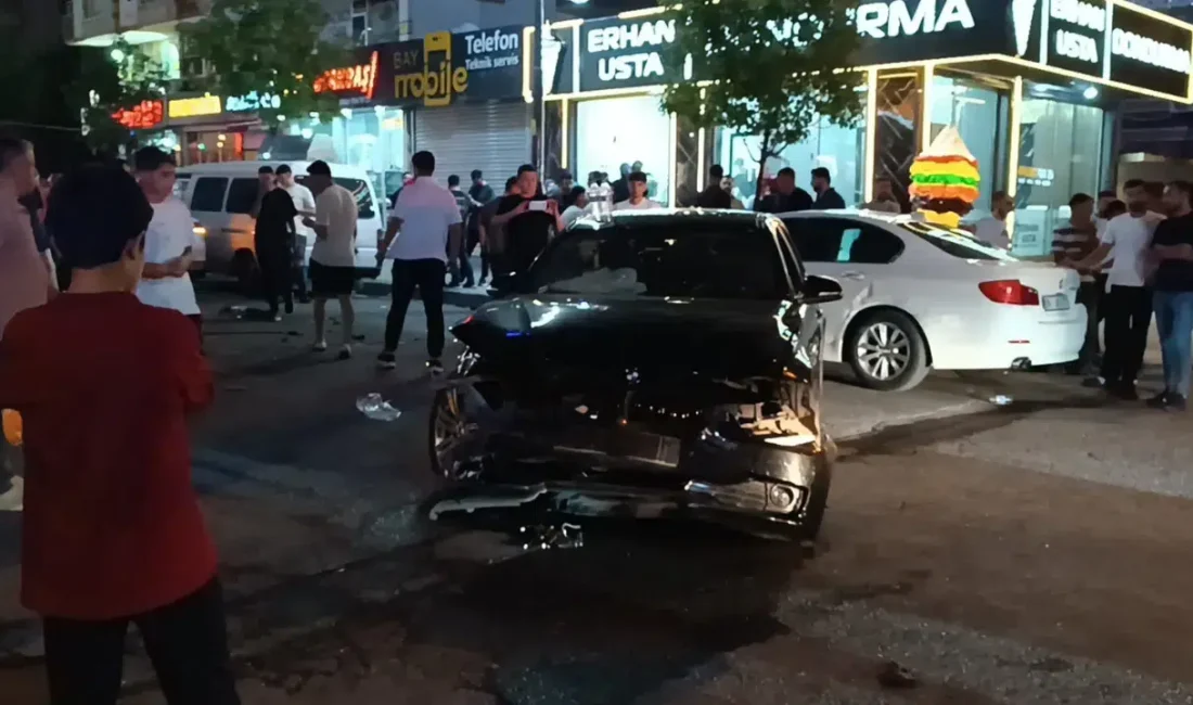 Batman’ın en hareketli noktalarından biri olan GAP Mahallesi’nde iki otomobilin