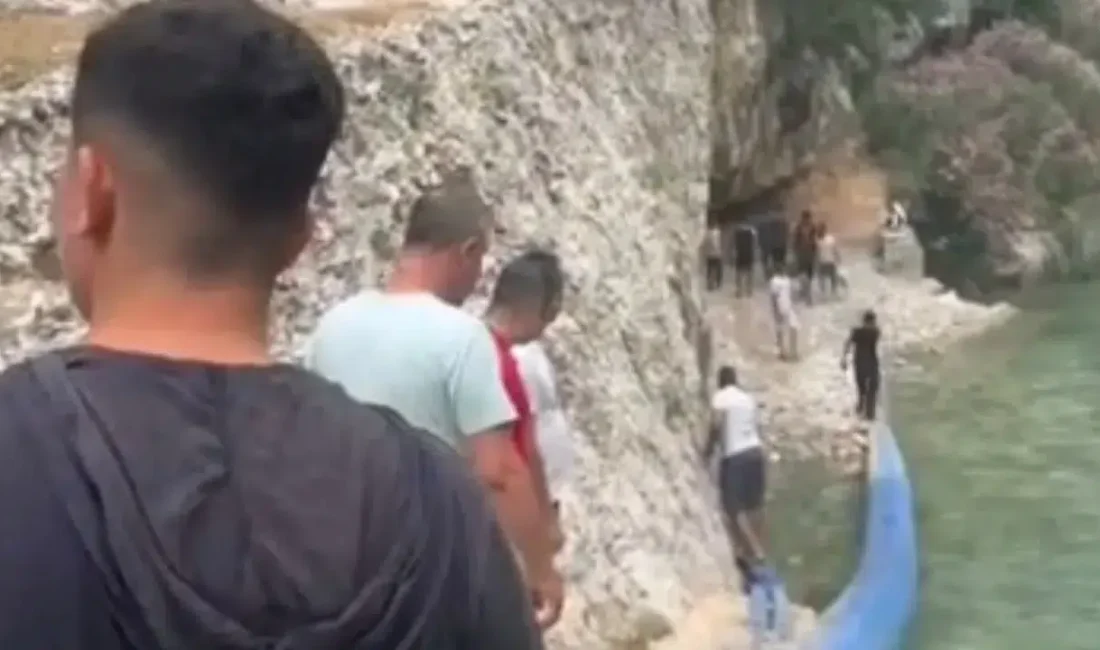 Mersin’in Tarsus ilçesinde sıcak havadan bunalarak serinlemek amacıyla Keşbükü Irmağı’na