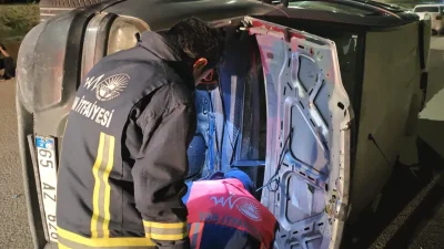 Van’ın Edremit ilçesinde seyir halindeki kapalı kasa bir kamyonetin devrilmesi