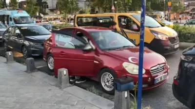İstanbul Üsküdar’da park halindeki bir otomobilin içerisinde uzun süre hareketsiz