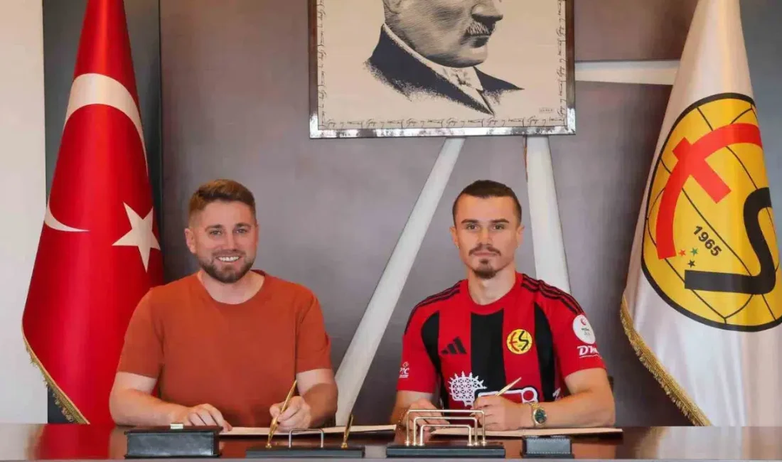 Yeni sezon öncesi transfer çalışmalarına hız kesmeden devam eden Eskişehirspor,