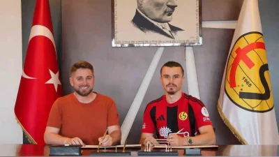Yeni sezon öncesi transfer çalışmalarına hız kesmeden devam eden Eskişehirspor,
