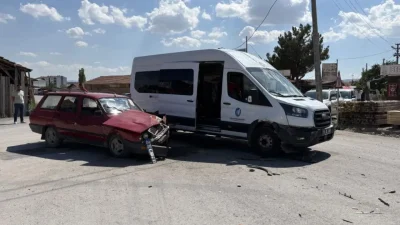 Çorum’da kavşakta meydana gelen ve iki aracın çarpıştığı feci trafik